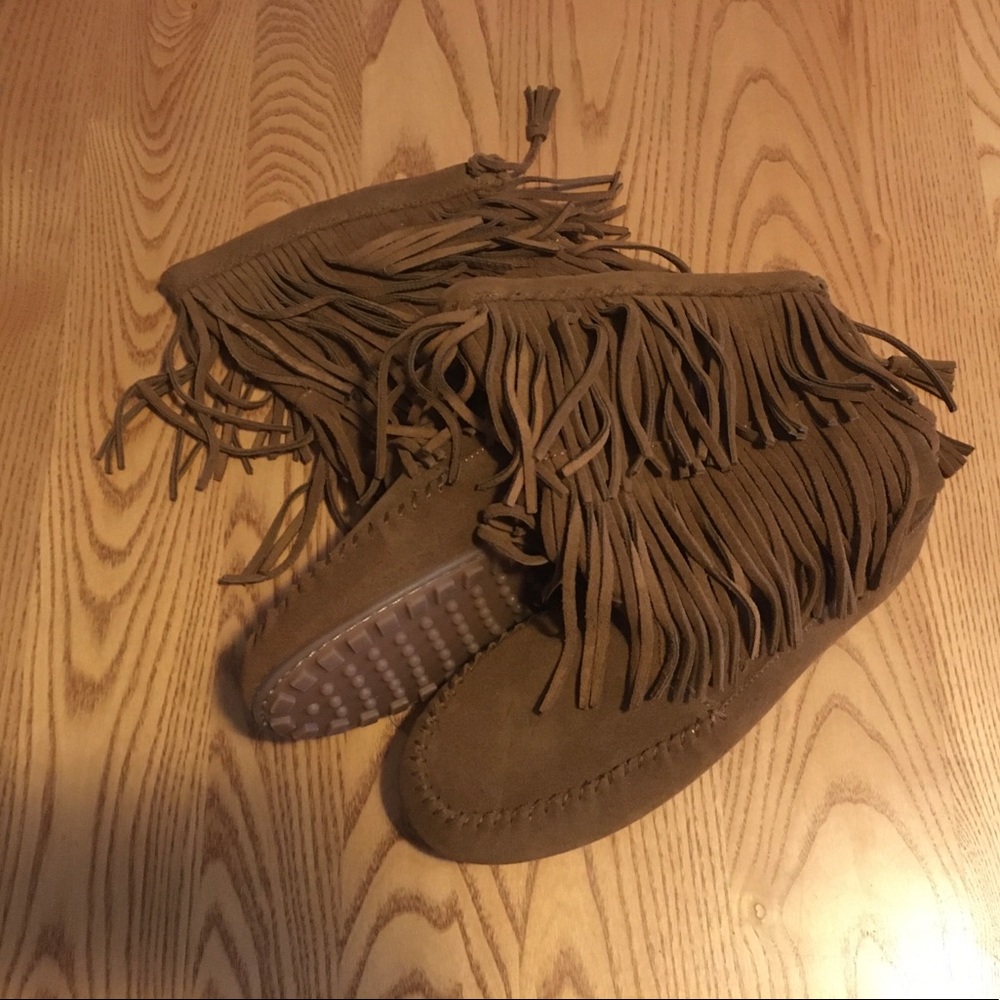 MINNETONKA BOOTS